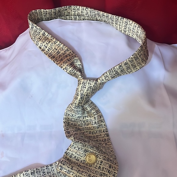 Vintage MUSEUM ARTIFACTS 100% Silk hieroglyphics pattern - Picture 2 of 6